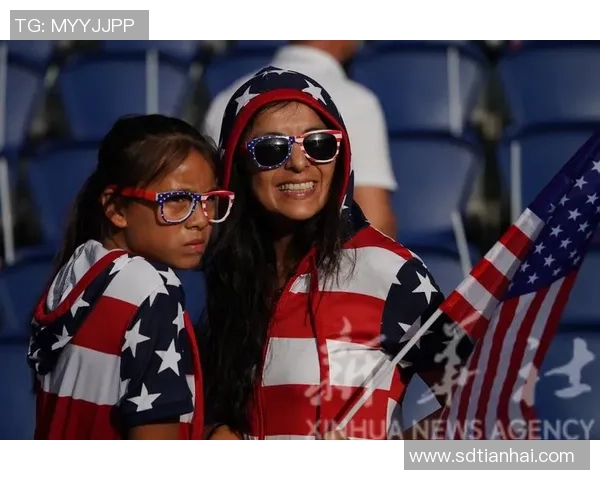 外国球迷化身足球巨星装扮秀展现不同国家球迷的创意与热情